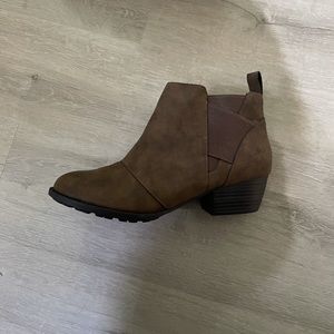JBU brown ankle boots size 8.5